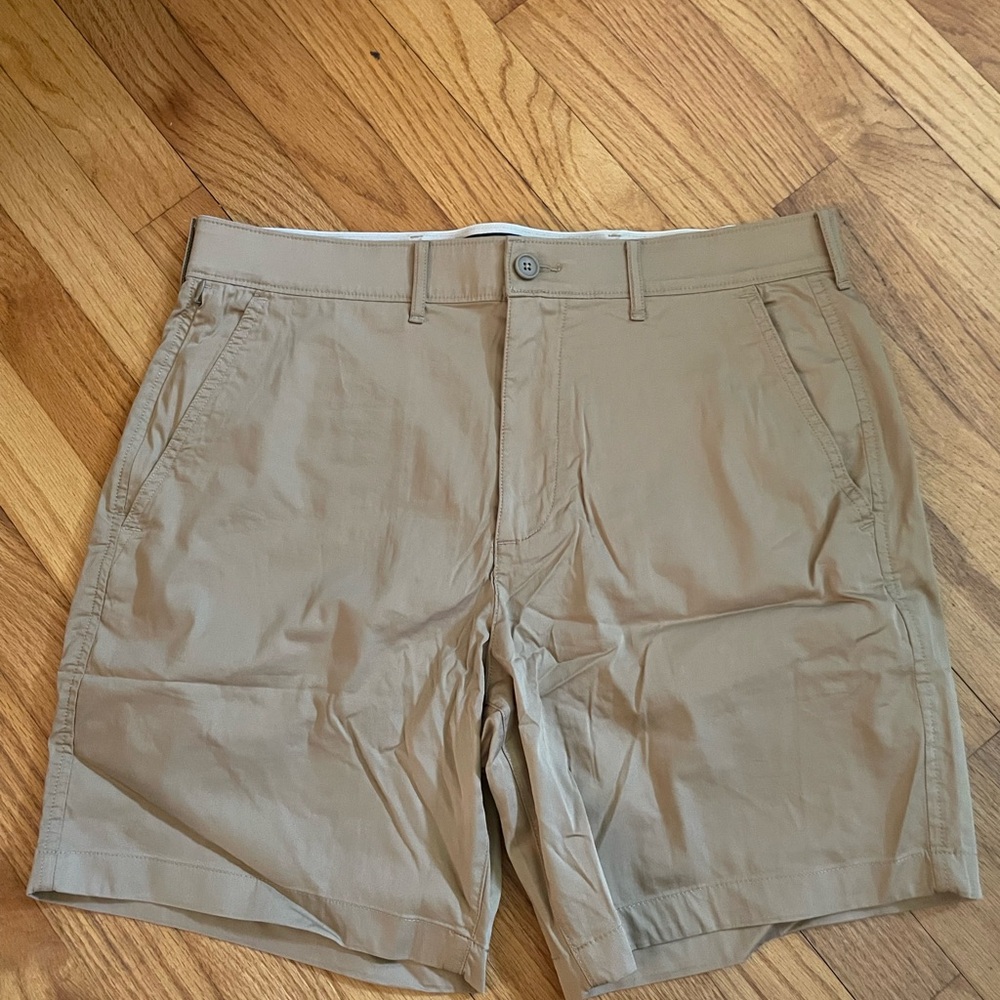 NWT Abercrombie Men's Tan Shorts- Athletic Chino Style, Size 33, 7in inseam